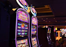 3pg တိုက်ရိုက်ကာစီနို — real dealer နှင့် Baccarat live streaming ကစားနေသောမြင်ကွင်း